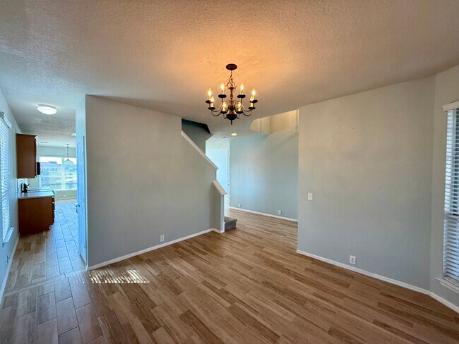 Building Photo - 5 bedroom, 3 bathroom home off TPC Parkway!