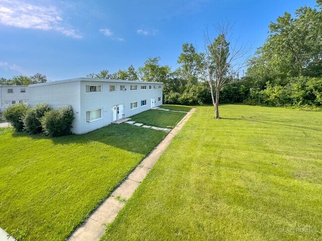 Building Photo - 490 Hickory St