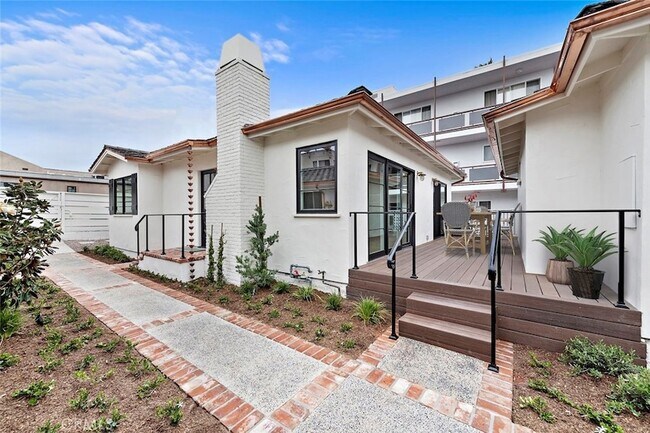 Building Photo - 352 Cliff Dr