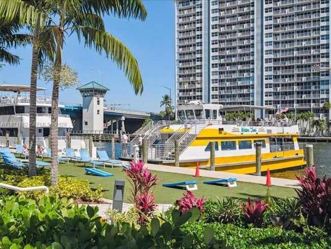 Building Photo - 2670 E Sunrise Blvd