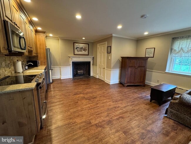 Building Photo - 3700 Albidale Dr