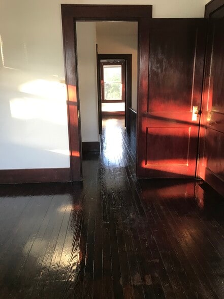 Building Photo - 994 Druid Rd E