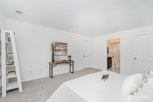 Building Photo - 1227 Waterford Dr