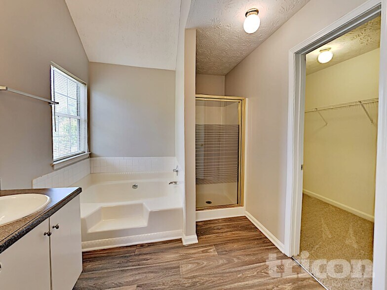 Building Photo - 5632 Briar Knoll Ct