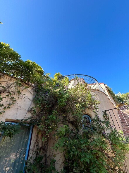 Building Photo - 212 3rd Ave