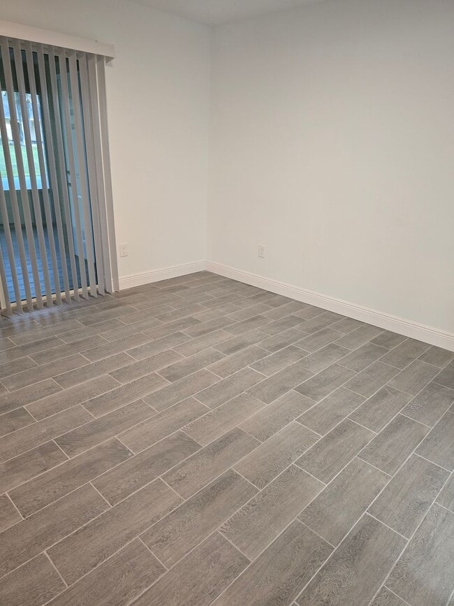Building Photo - Brand-New 3/2 Townhouse in Lakeside!!!