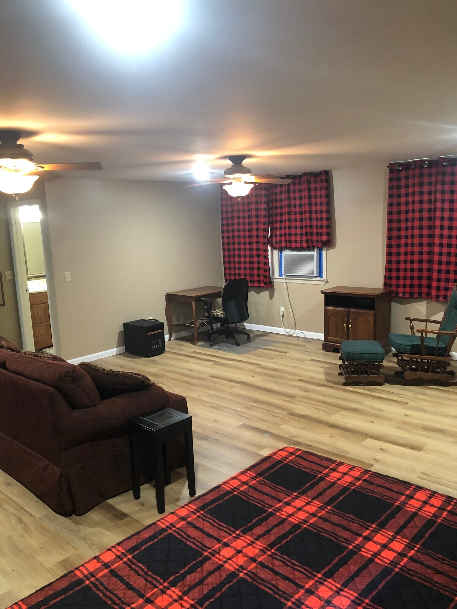 Building Photo - 514 Laurel Ave