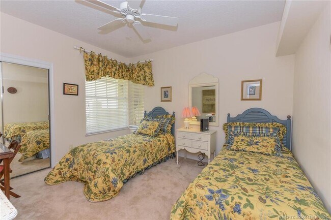 Building Photo - 3510 SE Cambridge Dr