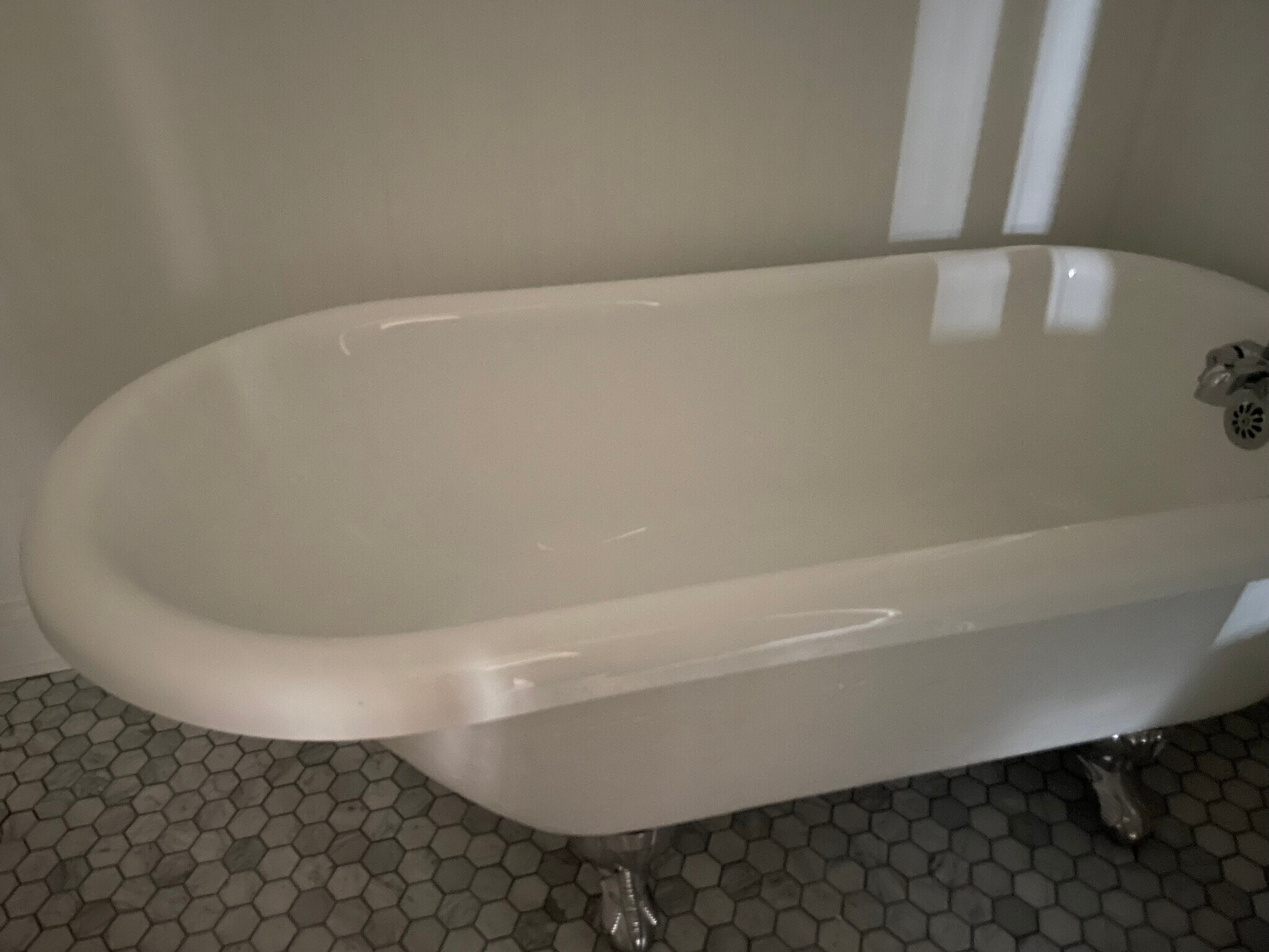 Clawfoot Tub - 632 E Burleigh St