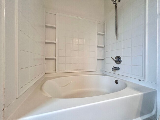 Building Photo - Cozy & Bright 4BR / 3BA Home – Garage, Deck & Laundry Room