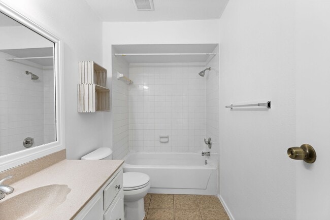 Building Photo - 14777 Wunderlich Dr