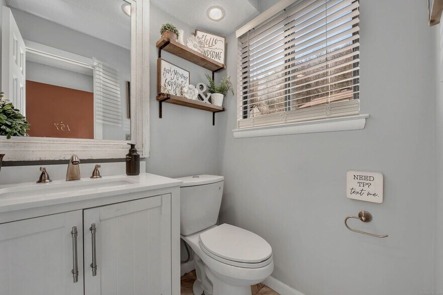 Building Photo - 157 Beacon Hill Common