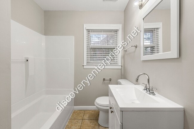 Building Photo - 928 Shieldcrest Way