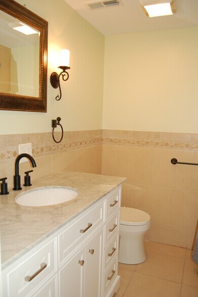 Building Photo - 16 Kent Sq