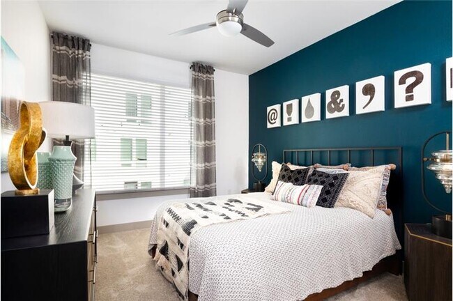 Building Photo - 1212 E 5th St.