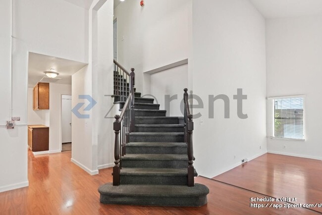 Building Photo - 740 Hollyhock Dr
