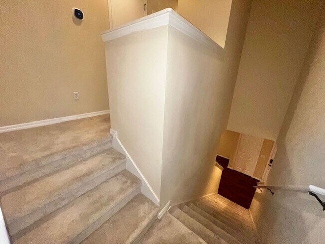 Building Photo - MOVE IN NOW-OVIEDO RENTAL!BEAUTIFUL 3 bd 2.5 bath townhome! 2 CAR ATTACHED GARAGE!FRESH PAINT! Wa...