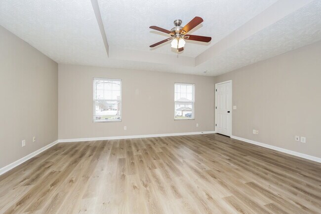 Building Photo - 5823 Roxbury Dr