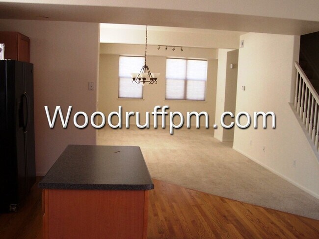 Building Photo - 3 Bed End Unit Townhome near Old Town Arvada