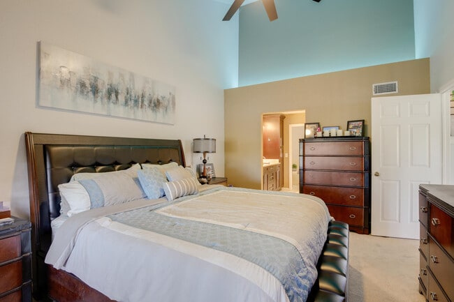 Building Photo - 3875 Circle Lake Dr