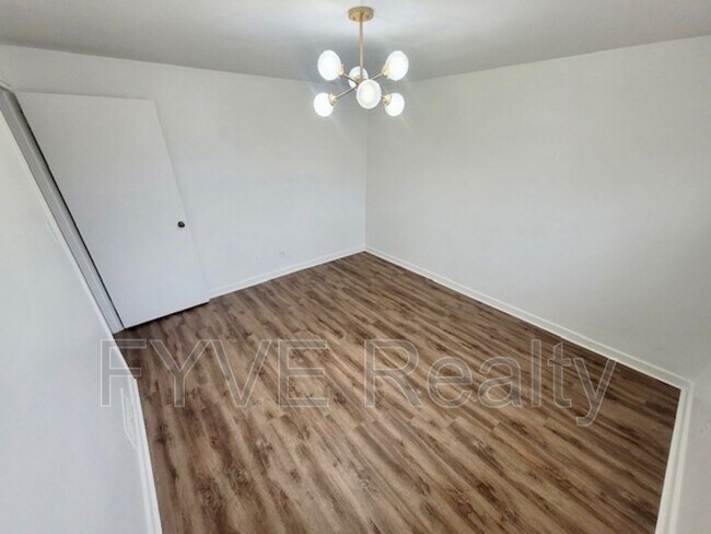 Building Photo - 1060 Sells Ave