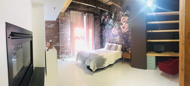 Building Photo - 1803 Wyandotte St