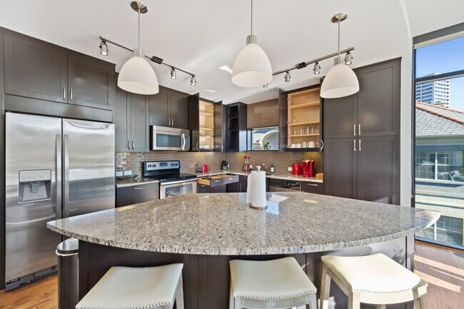 Building Photo - 101 Bowen St