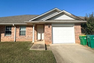 Building Photo - Galloping Way Triplex