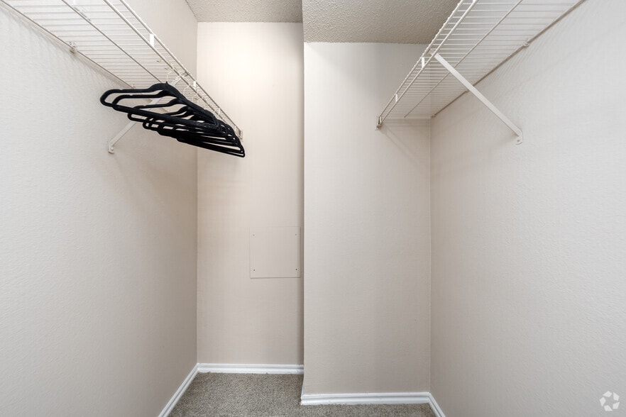 1BR, 1BA - 556SF - B - Closet - Fountains of Rosemeade