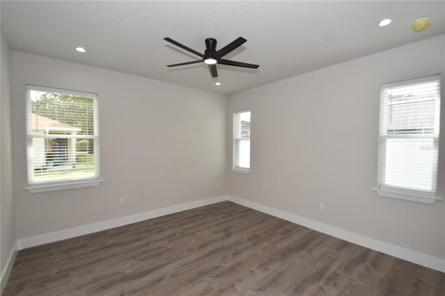 Building Photo - 20 Uniondale Pl