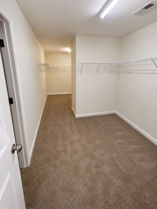 Building Photo - 2572 Shoal Park Rd