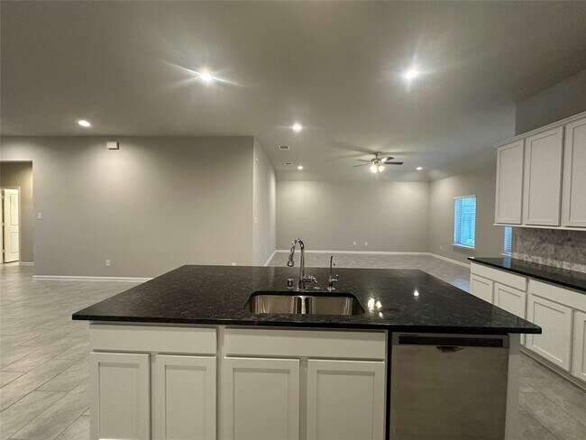 Building Photo - 6329 Clearwater Dr