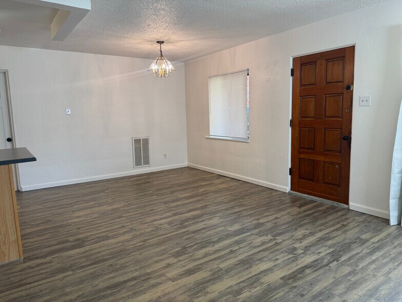 Building Photo - 1395 Kirman Ave