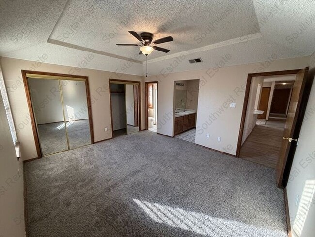 Building Photo - Cute 3 Bed 2 Bath 2 Car Garage home