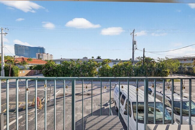 Building Photo - 1531 SE 15th St