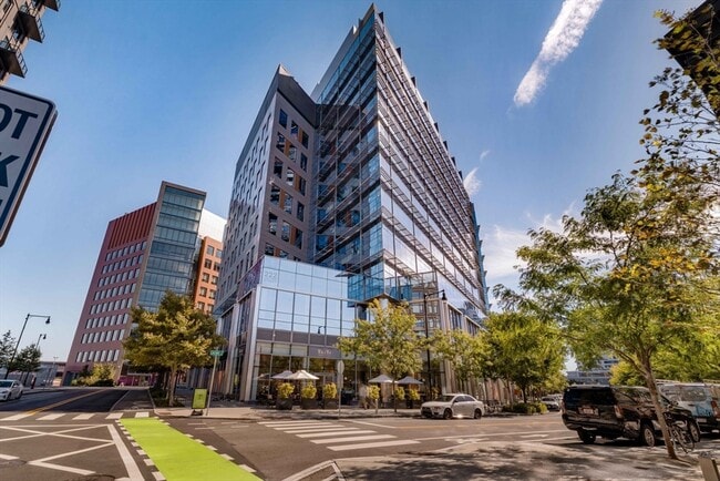 Building Photo - 2 Earhart St