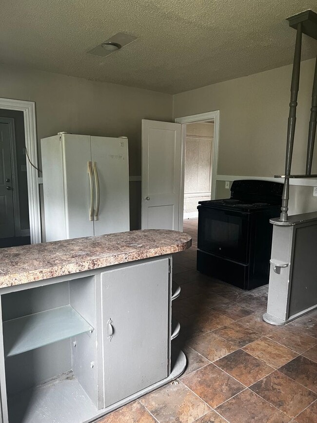 Building Photo - 2901 Tilles Ave