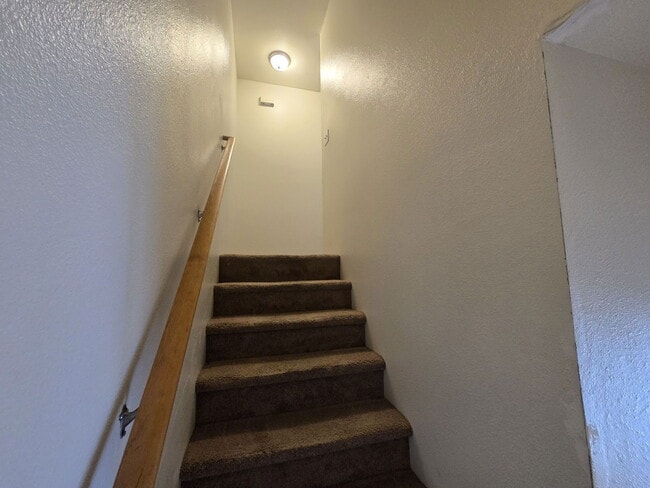 Building Photo - 1914 SE Douglas Ave