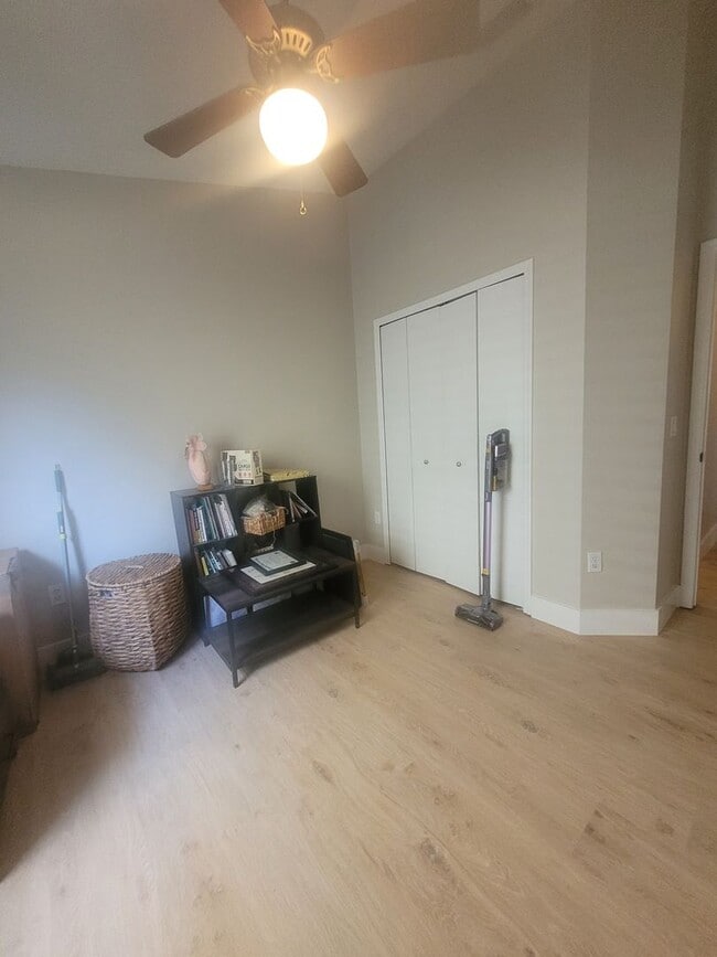 Building Photo - Modern 3 Bed, 2 Bath Home in Chelsea Parc ...
