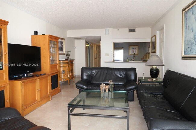 Building Photo - 555 NE 15th St