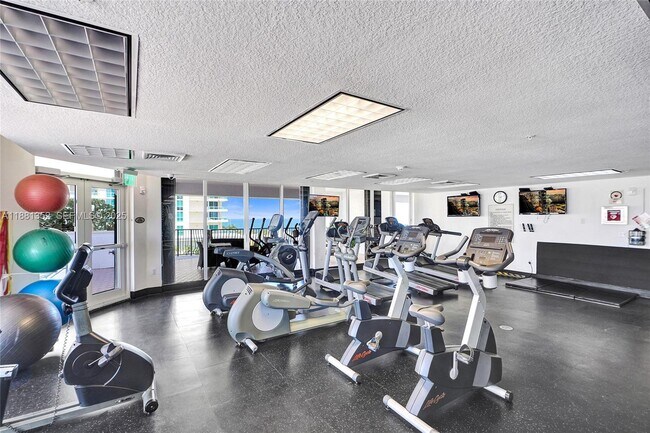 Building Photo - 100 S Birch Rd