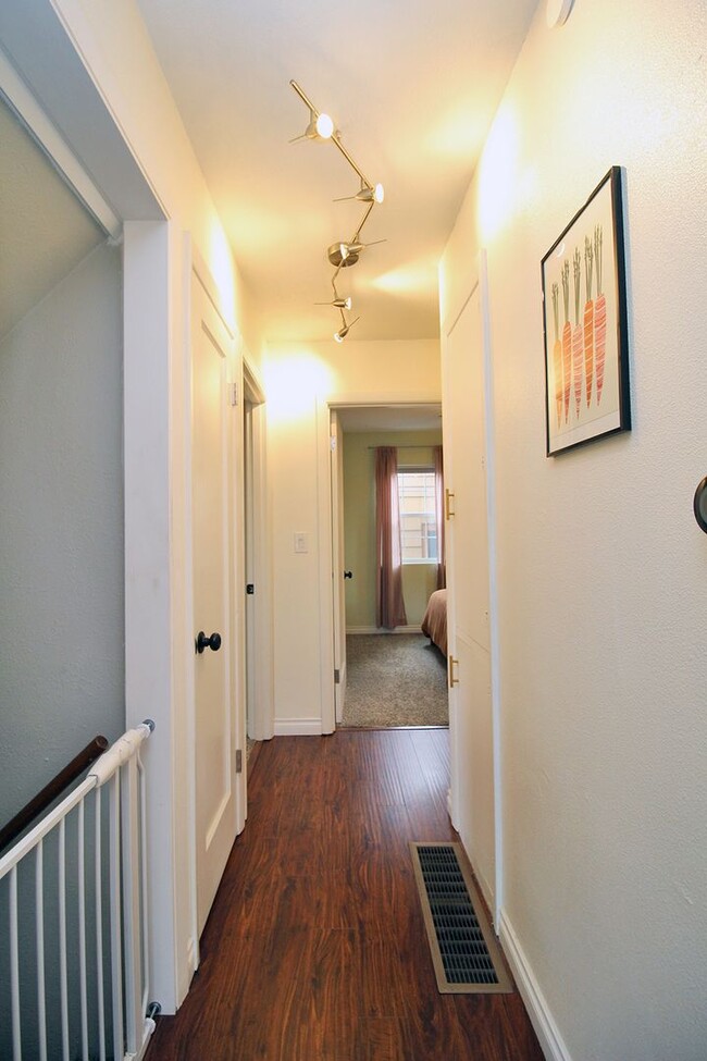 Building Photo - 9020 SE Stephens St