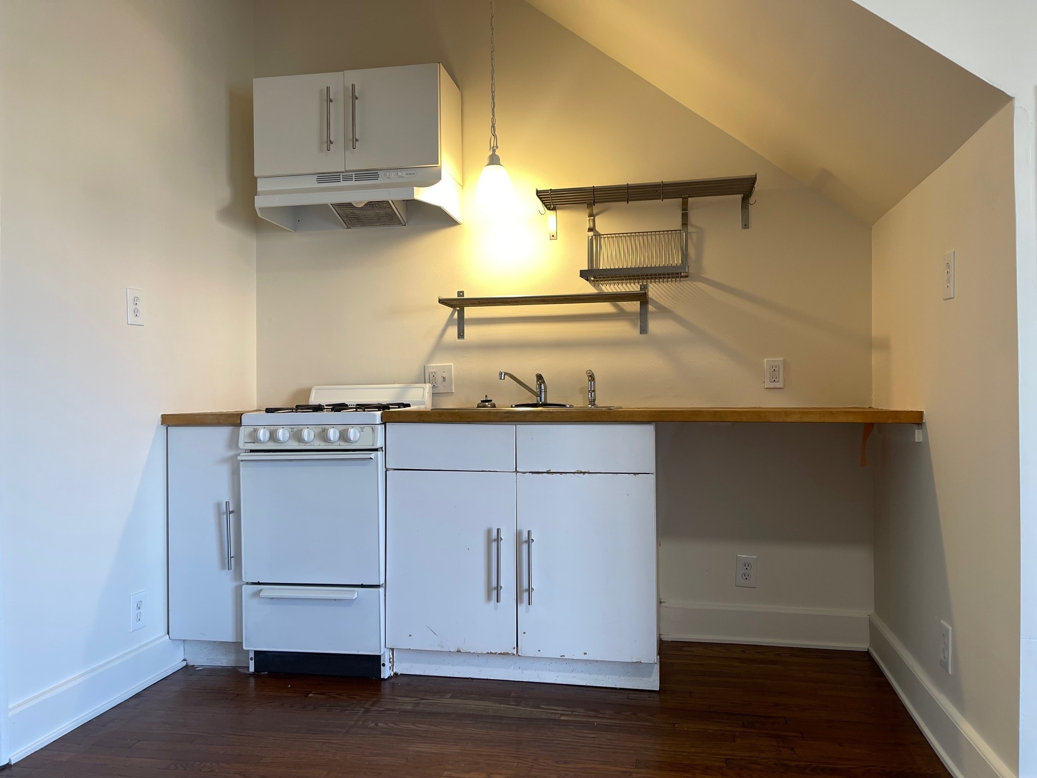 Building Photo - 3000 Kenwood Ave