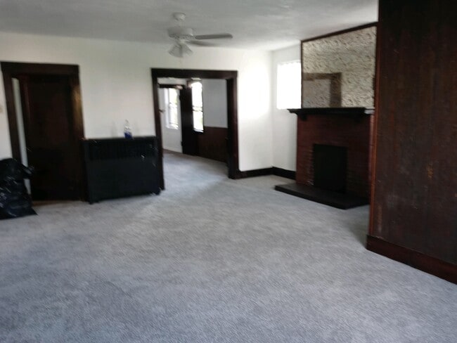 Building Photo - 1308 Louise St