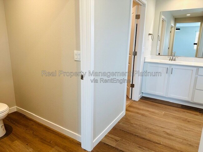 Building Photo - 616 Ophelia Ave