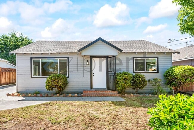 Building Photo - 2732 D St