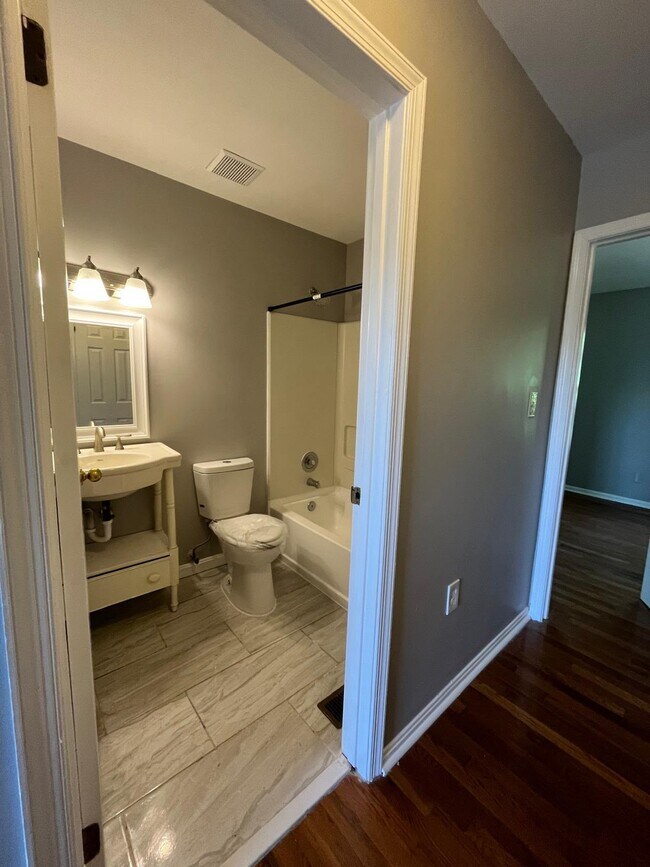 Building Photo - 4674 Mews Dr