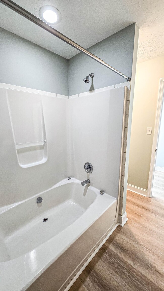 Building Photo - 831 Landing Dr