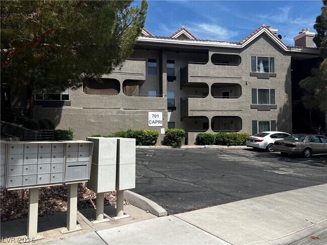 Building Photo - 701 Capri Dr