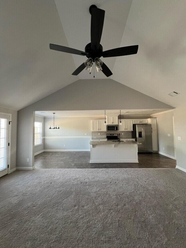 Building Photo - 886 Goodale Dr